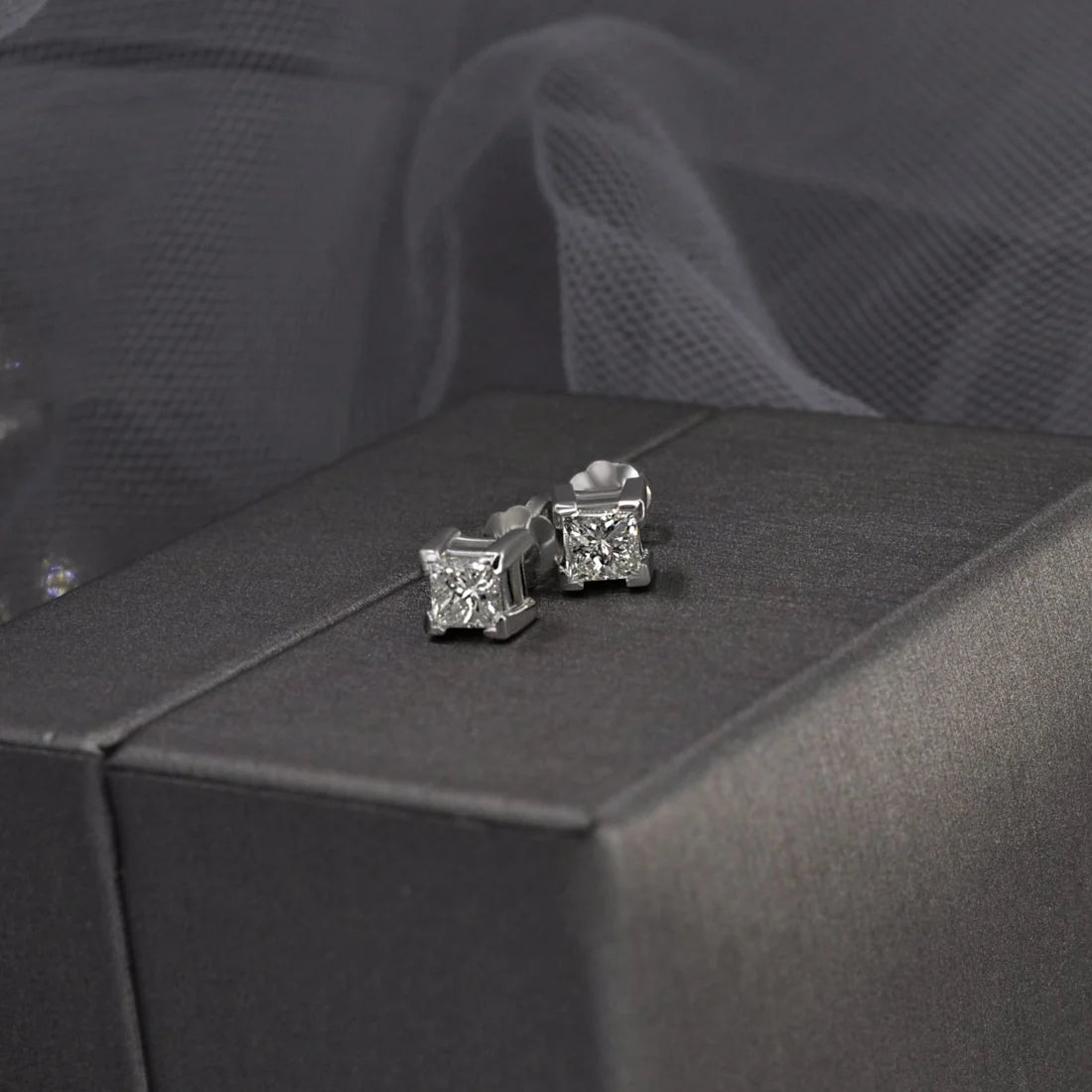 0.50-3.00 CT Princess Cut Diamonds - Stud Earrings