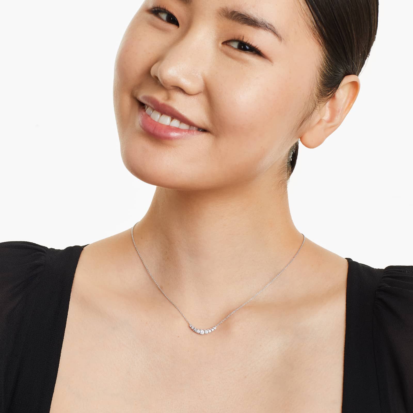 14K White Gold Graduated Diamond Necklace (0.50 CTW - H-I / SI1-SI2)