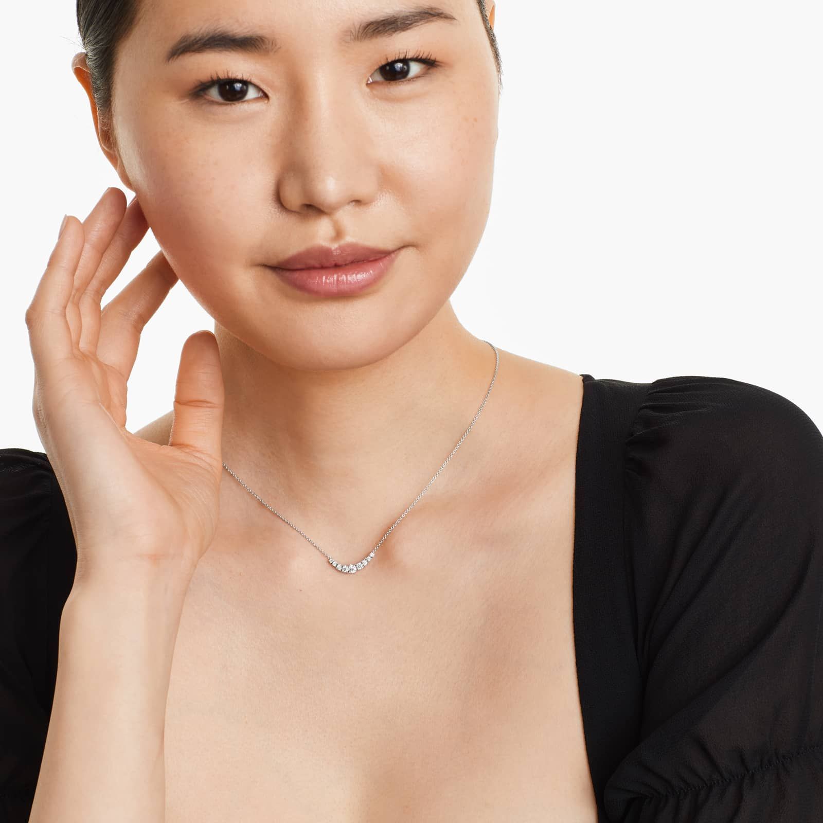 14K White Gold Graduated Diamond Necklace (0.50 CTW - H-I / SI1-SI2)