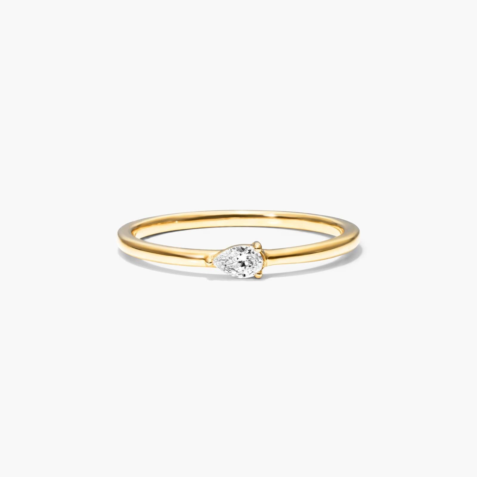 14K Yellow Gold Petite Solitaire Pear Shape Diamond Ring (0.14 CTW - H-I / SI1-SI2)