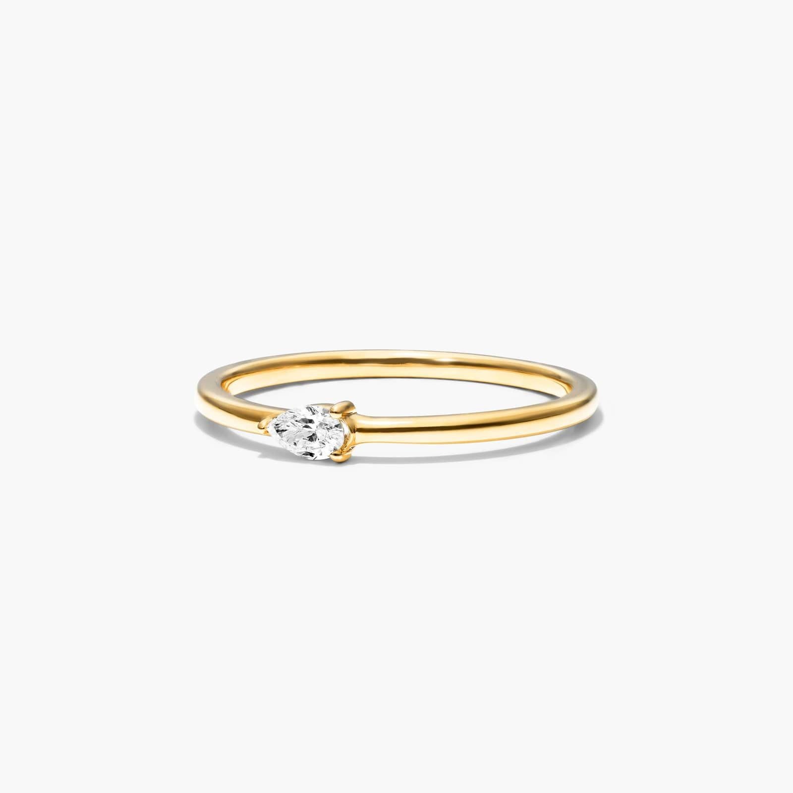 14K Yellow Gold Petite Solitaire Pear Shape Diamond Ring (0.14 CTW - H-I / SI1-SI2)