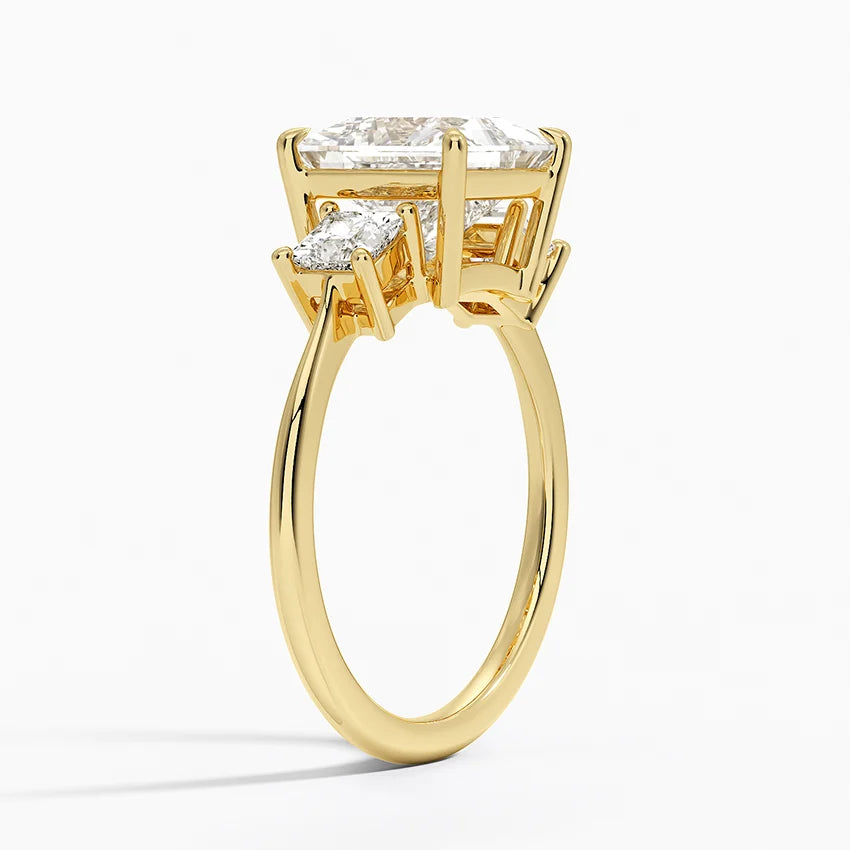 Princess Cut Three Stone Diamond Engagement Ring shape : princrcss color : F\G  clarity : FI