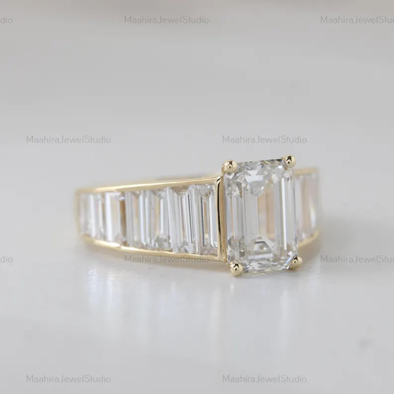 Engagement ring with 1ct round F VS1